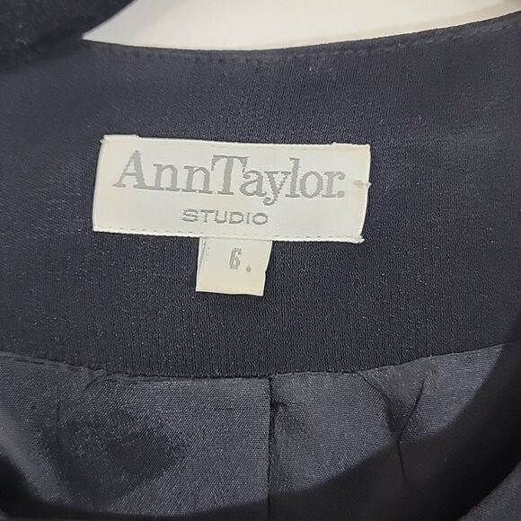 Ann Taylor Vintage Quilted Crown And Bow Printed Cropped Jacket Size 6 - Picture 3 of 8